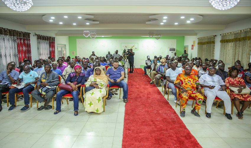 CONSULTATIONS PUBLIQUES DES POPULATIONS IMPACTEES PAR LE TRACE DE LA LIGNE 1 DU METRO D'ABIDJAN : MARCORY ET PORT-BOUET